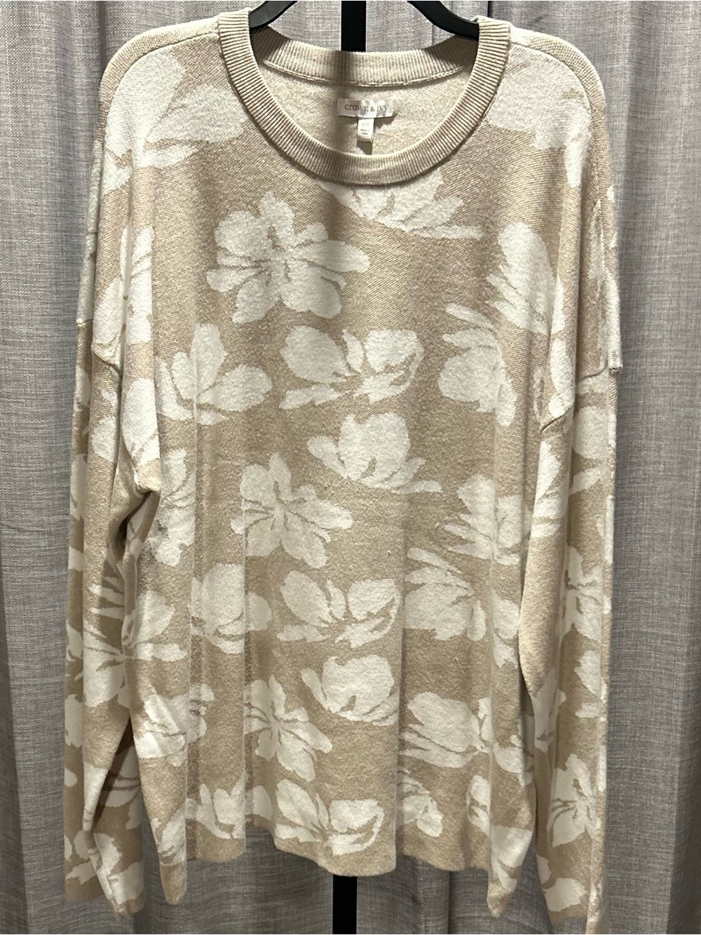 crown & ivy Beige Floral Crewneck Sweater with White Flower Jacquard